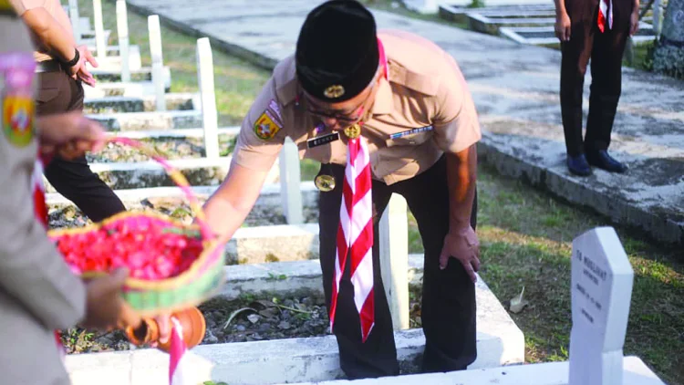 Mengenang Pahlawan Menjaga Api Pengabdian