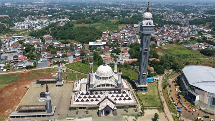 Dari Rumah Ibadah Menuju Destinasi Religi