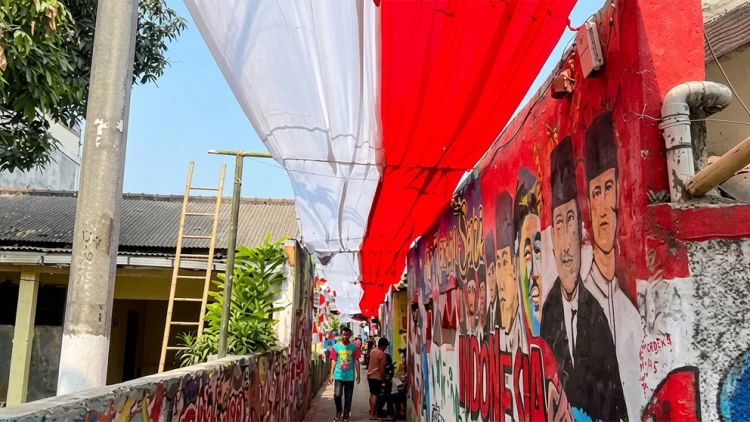 Merah Putih Menghidupkan Gang Karangsari