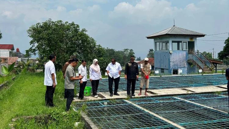 Jelang HUT RI, Golkar Salurkan 350 Ribu Benih Ikan untuk Warga Dapil II Jabar