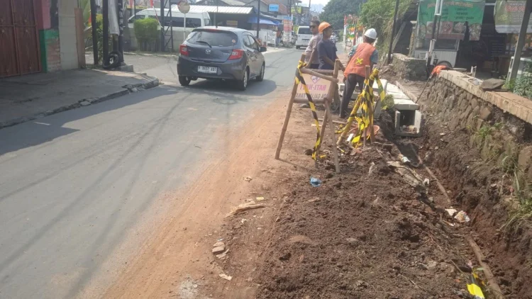 Warga Keluhkan Dampak Pembangunan Drainase Jalan Ashogiri, Kontraktor Harus Tertib