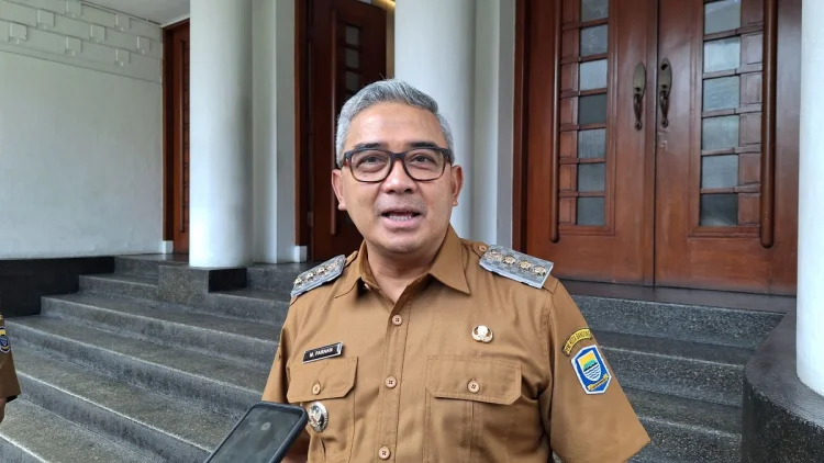 Warga Kota Bandung “Mendadak Kaya” di Data Desil, Farhan Khawatir Bansos Berkurang