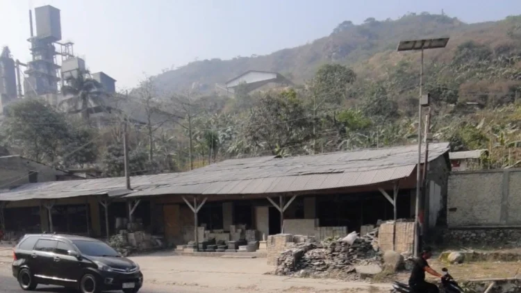 Imbas Polusi Industri Batu Kapur, 378 Orang di Padalarang-Cipatat Diduga Terinfeksi T