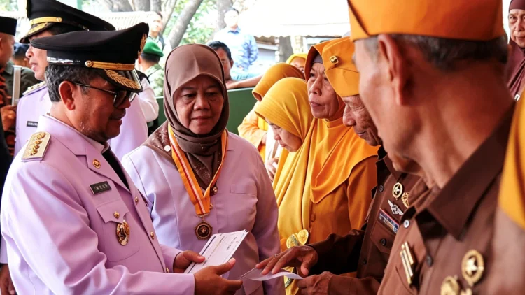 Merdeka dari Kemiskinan dan Kebodohan, Bupati Imron Sebut Pembangunan Butuh Persatuan
