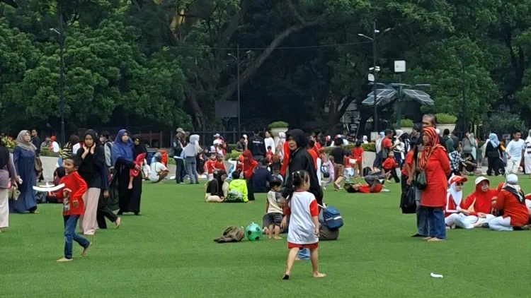 Alun-Alun Bandung Kembali Dibuka Permanen, PKL Dilarang Masuk Taman