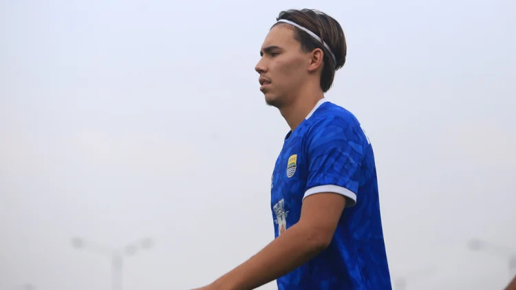 Dion Markx Berangsung Pulih BEK Persib Eliano