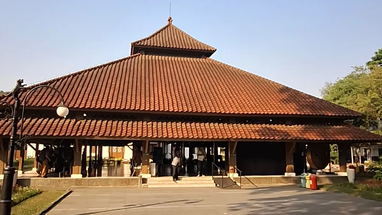 Menjaga Sejarah Kota dari Pendopo