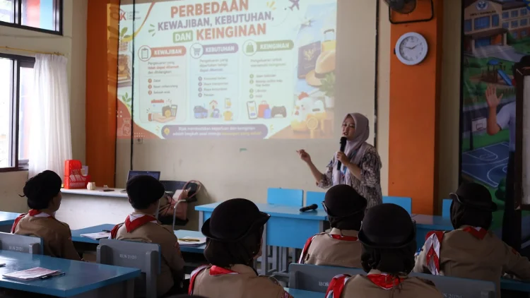91 Anggota Pramuka Tasikmalaya Dibekali Literasi Keuangan dan Bahaya Pinjol Ilegal