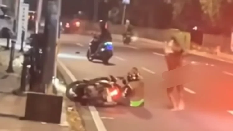 ​Viral! Pria Tanpa Busana Ngamuk dan Pukuli Pengendara di Lenteng Agung