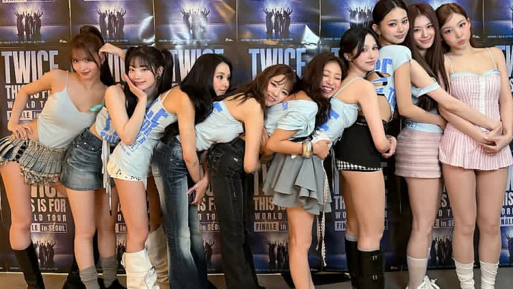 Usai Jeongyeon dan Chaeyoung, 3 Member TWICE lainnya Dikabarkan akan Keluar dari JYP