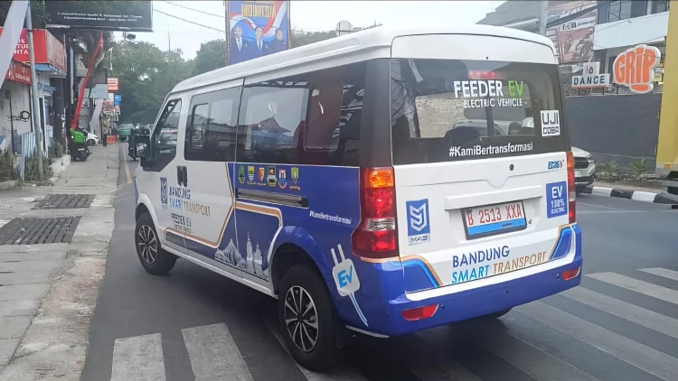 Angkot Listrik Mulai Diuji Coba di Bandung, Rute Ledeng-Bandara Husein