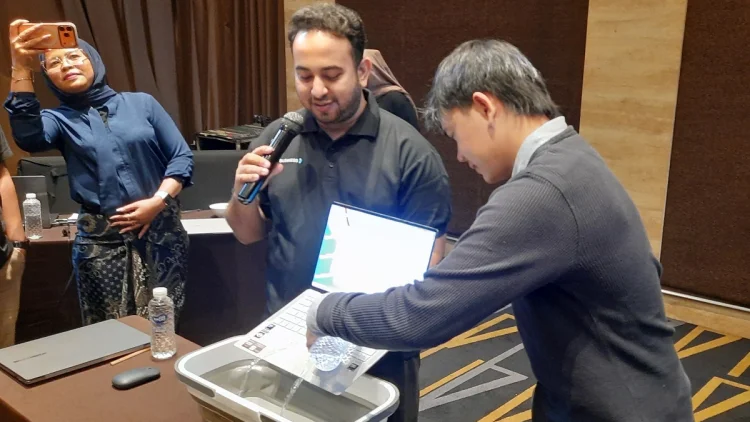 ASUS ExpertBook Ultra Bidik Takhta Laptop Bisnis Premium