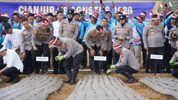 Polri Tanam Serentak Bawang Putih di 14 Daerah di Jabar