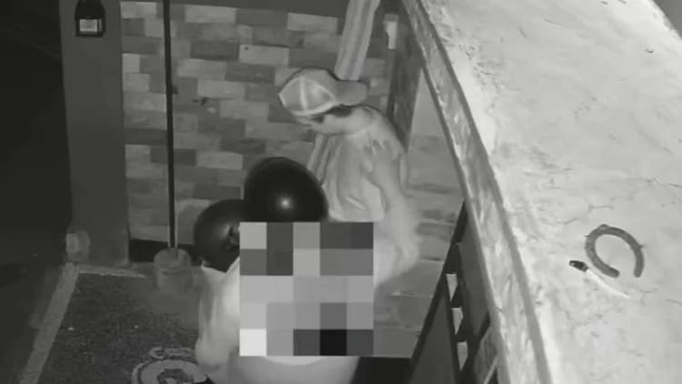 Viral CCTV Aksi Asusila di Depan Rumah Warga, Pemilik Beri Ultimatum