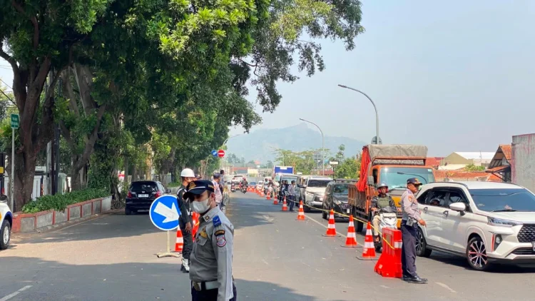 Macet Parah Hari Pertama, Dishub Cimahi Buka Dua Arah Underpass Dustira