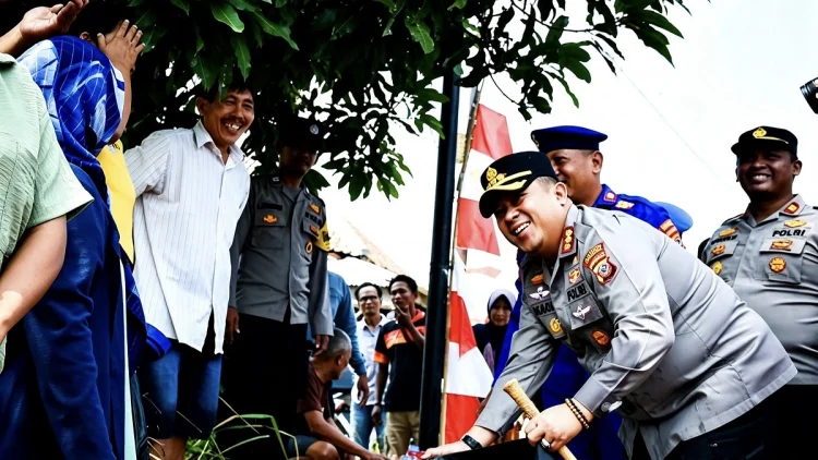 Polresta Cirebon Salurkan 6.000 Liter Air Bersih untuk Warga Terdampak Kekeringan