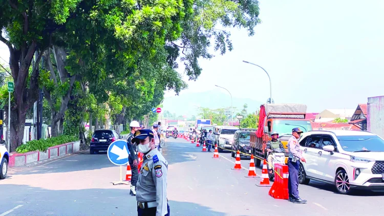 Buka Jalan Atasi Macet
