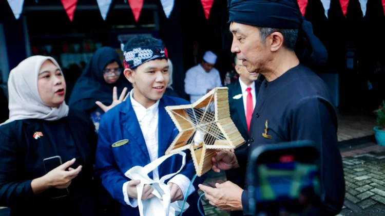 Sekolah Menjawab Dunia Kerja