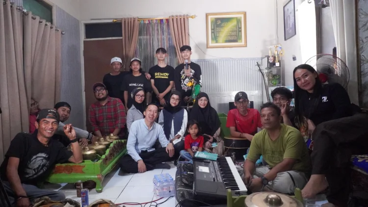 Diwan Setiawan Latih Pelaku Seni Dokumentasikan Wayang lewat Ponsel