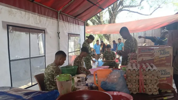 Gempa NTT, Dapur Umum Kemensos Siapkan 3.000 Porsi Makanan per Hari untuk Korban