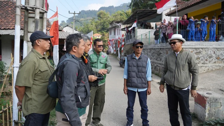Dadang Sebut Jalan Perbatasan Kabupaten Bandung dan KBB Segera Diperbaiki