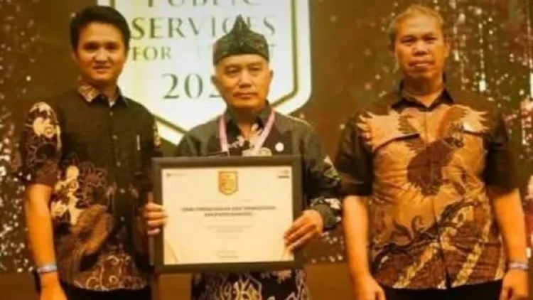 Disperdagin Kabupaten Bandung Raih Public Service Award Jabar 2026