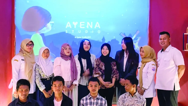 Menonton Sejenak, Membaca Lebih Lama
