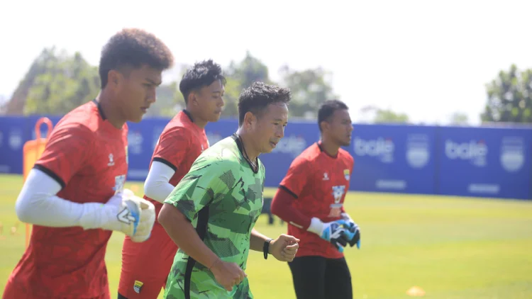 Berburu Kiper Baru