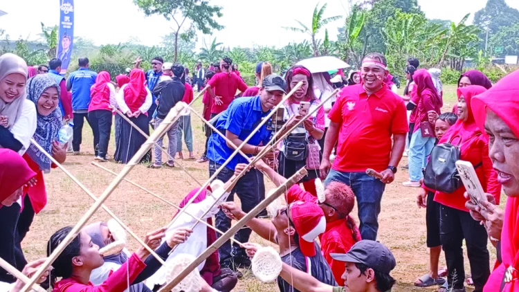 Tawa Kemerdekaan Menggema di Sawah Lega