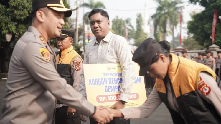 Polres Bogor dan Mahasiswa NTT Salurkan Donasi Swadaya Rp100 Juta ke Manggarai Timur