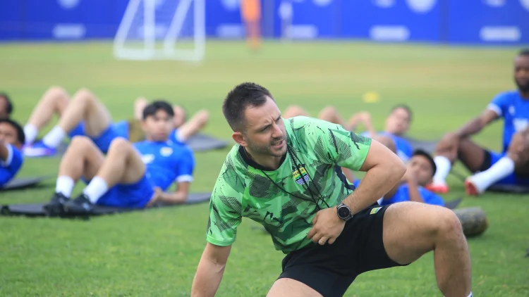 Cinta Bobotoh di Mata Reinholz