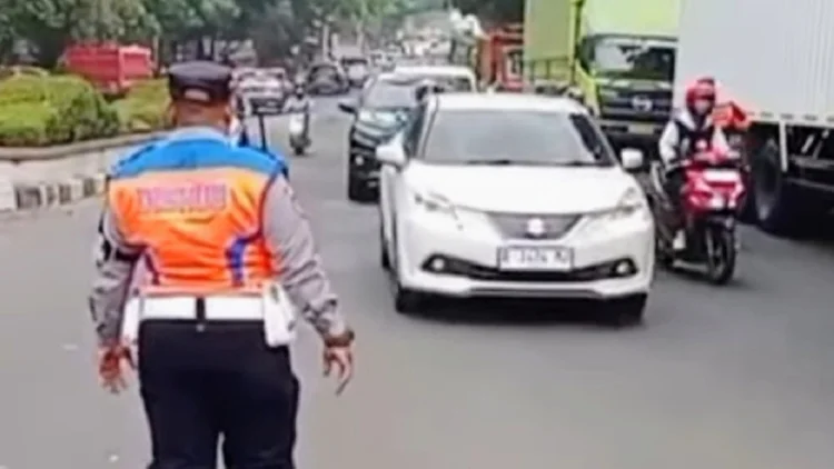 Dishub Cimahi Berlakukan Pembatasan Jam Truk di Bundaran Leuwigajah 