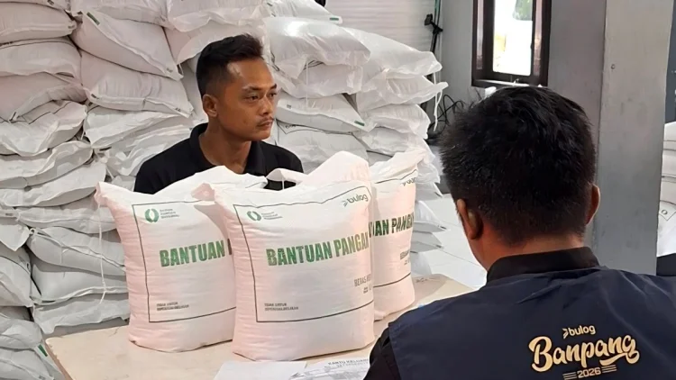 Penerima Bantuan Pangan di Kota Bandung Turun 2 Persen, Bulog Siapkan 4.900 Ton Beras