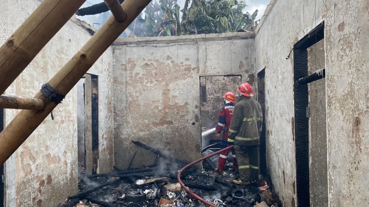 Dua Rumah di Tamansari Kota Tasikmalaya Ludes Terbakar, Diduga Korsleting Listrik