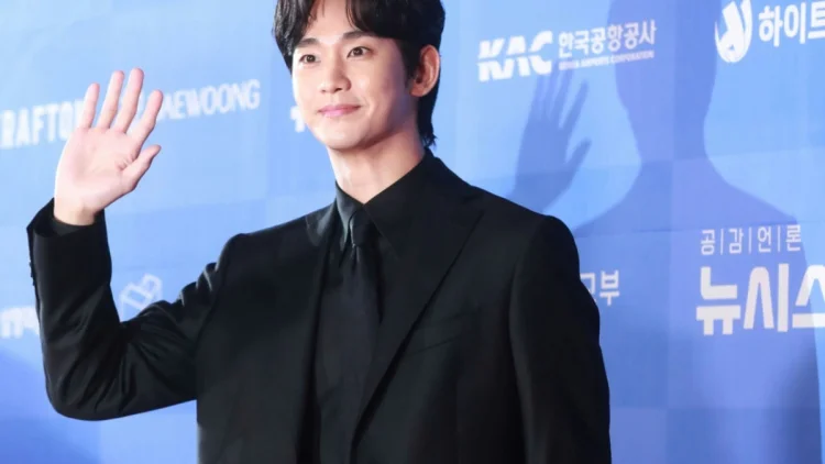 Kim Soo Hyun akan Kembali ke Acara TV Korea Usai 18 Bulan Hiatus Terlibat Kontroversi