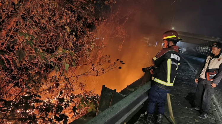Tumpukan Sampah di Leuwigajah Cimahi Diduga Sengaja Dibakar