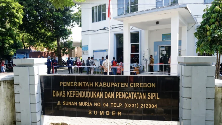 Nelangsa Warga Sulit Cetak Ulang Akta