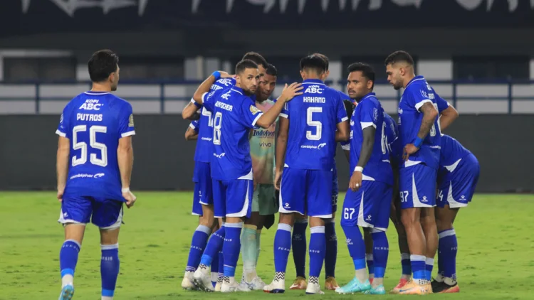 Pakai Jersey Lama karena Terpaksa