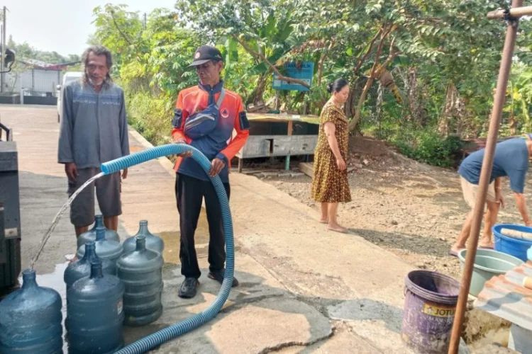 Atasi Kekeringan di Banyumas, BNPB Salurkan 27.000 Liter Air Bersih