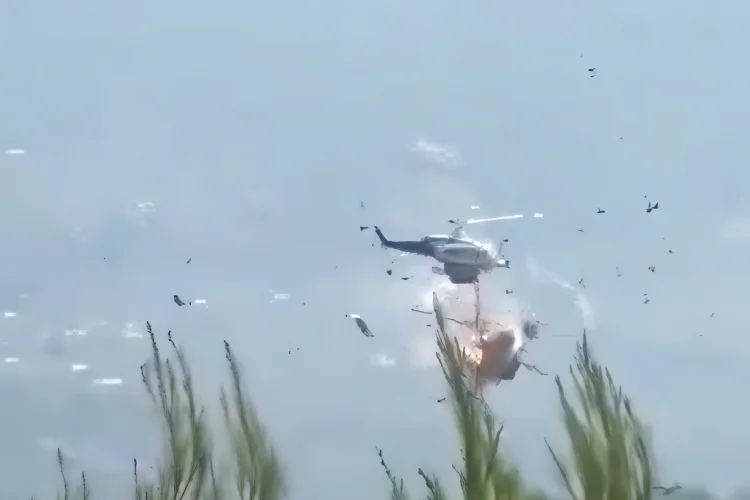 Tragis! Dua Helikopter Pemadam Kebakaran Tabrakan di Yunani