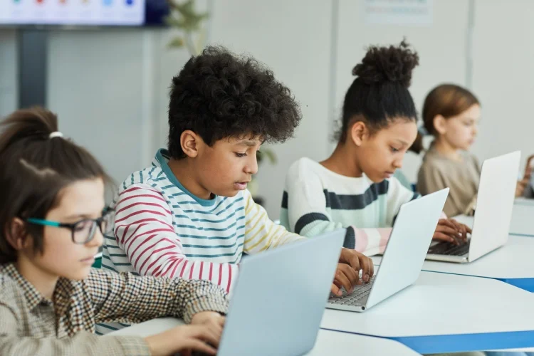 Sekolah di AS Mulai Batasi Laptop di Kelas, Pembelajaran Kembali Minim Layar