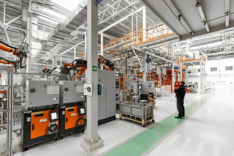 Manufaktur Motor Utama Ekonomi Jabar: Mesin Utama Penghasil Devisa
