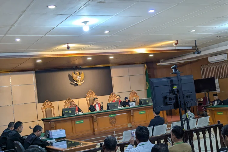 Korupsi Bekasi: Satu Perkara, Dua Tuntutan