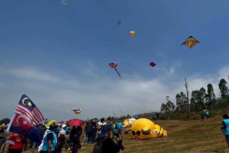 Langit Garut Merajut Persahabatan Dunia