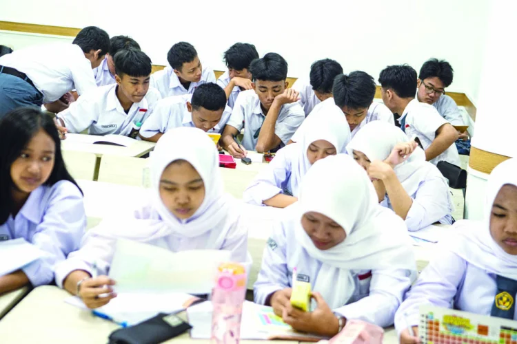 Menimbang Ulang Uang Sekolah
