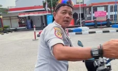 Viral Serobot Antrean SPBU, Dishub KBB  Tarik Atribut Relawan Juru Parkir