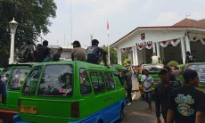 Ribuan Sopir Angkot Geruduk Balai Kota, Kembali Meminta Kebijakan  Soal Angkot Tua