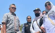 Sampah Pantai Kesenden Cirebon Menumpuk Lagi, DPRD Jabar Dorong Penanganan dari Hulu