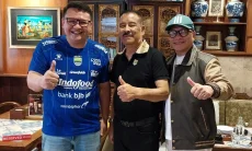 Umuh Muchtar Dapat Pin Emas 12 Gram dari Bobotoh, Berlogo Persib