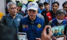 Dedie Imbau Warga Gunakan Masker dan Kacamata Hadapi Abu Vulkanik